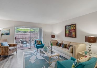 1, 2, & 3 Bedroom Townhome in Winter Park, FL | Carlton Arms of Winter Park